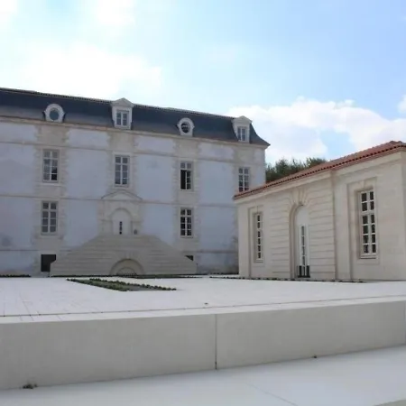 Quai Aux Vivres 13 公寓